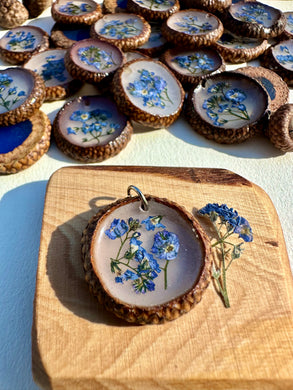 ‘Forget Me Not’ acorn charm